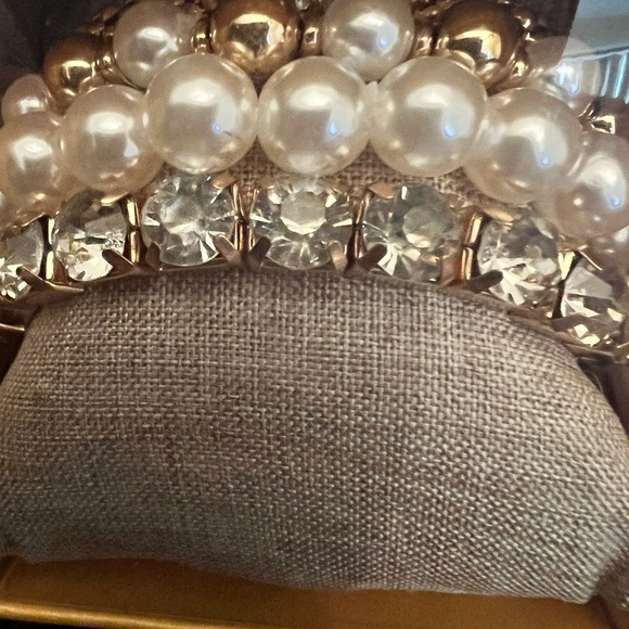 New in Box sealed Nicole Miller New York Four bracelet set - Picture 4 of 4